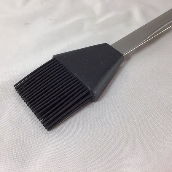 Big Green Egg Stainless 15” Brushed Metal Basting Brush - Picture 3 of 6